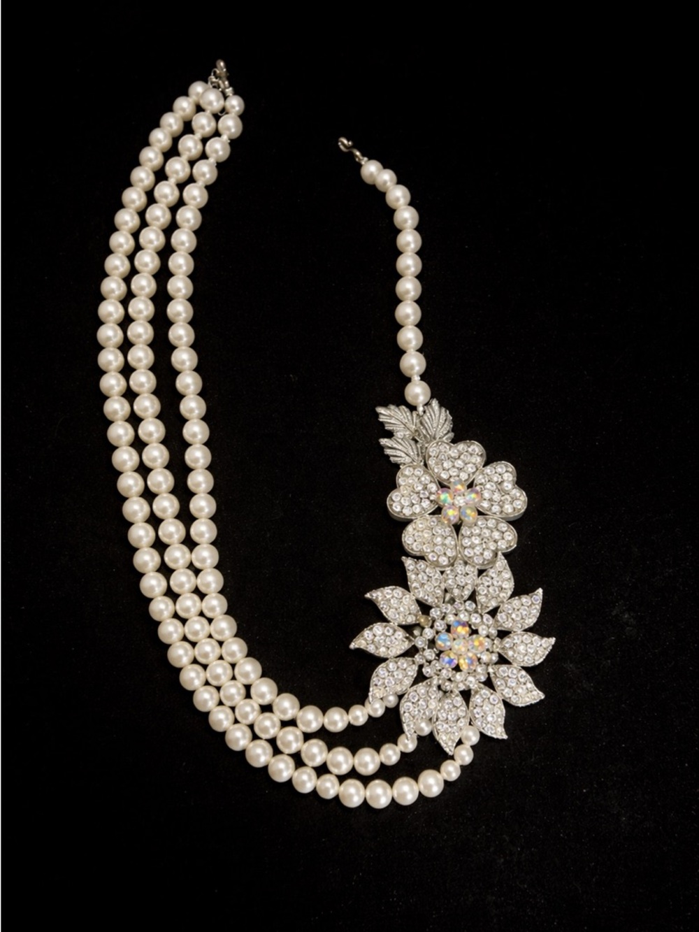 Vintage 1950s Triple Strand Faux Pearl Rhinestone Floral Statement Necklace - Picture 3 of 8